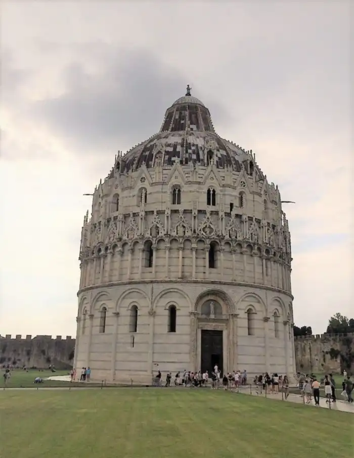 baptisterio-en la ciudad-de-pisa