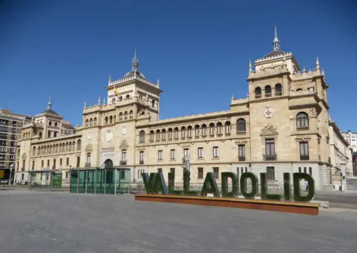 fachada exterior academia de la caballeria