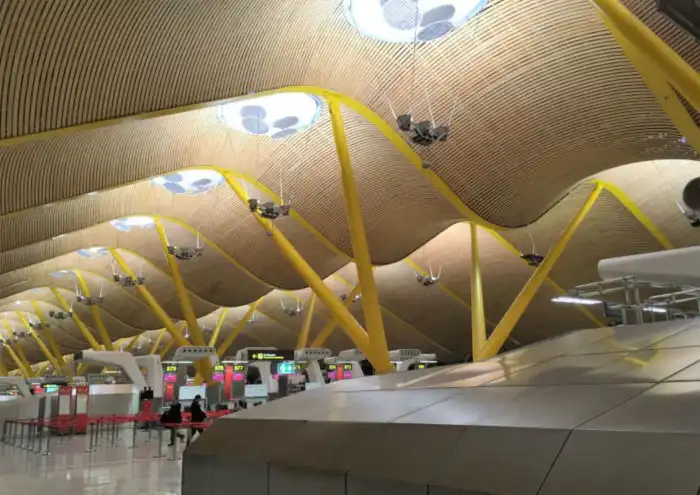 interior terminal 4 aeropuerto barajas madrid