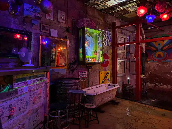bar ruina szimpla kert en budapest