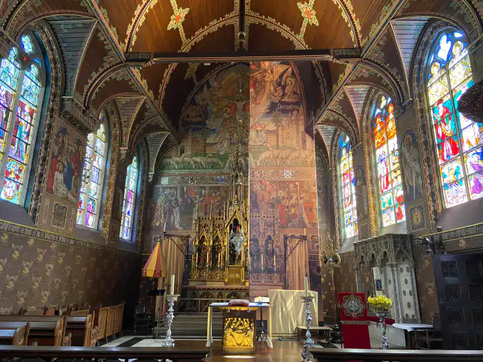 interior basilica de la santa sangre