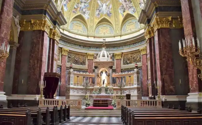 interior basilica-de-san-esteban