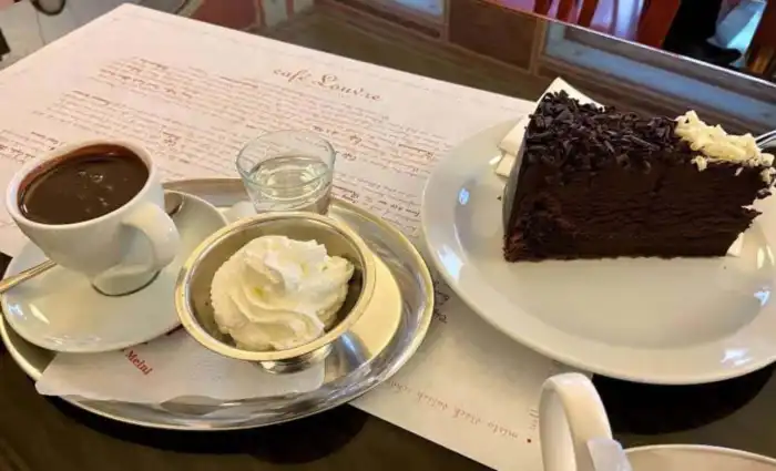 cafe bar louvre