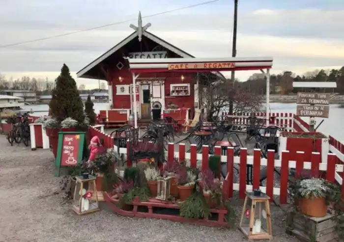 exterior cafe-regatta