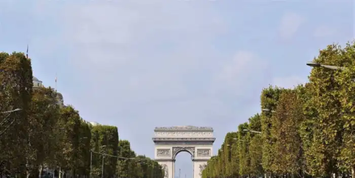 vista frontal campos-eliseos-de-paris
