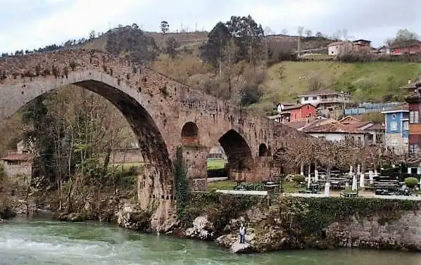 imagen puente cangas de onis