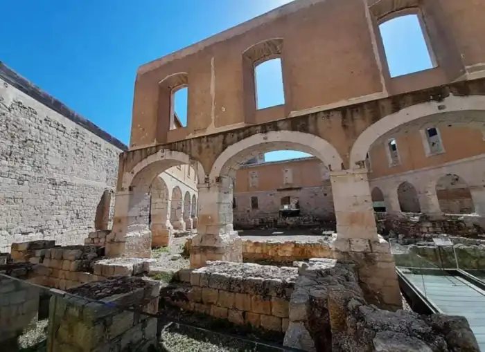 interior castillo de zamora
