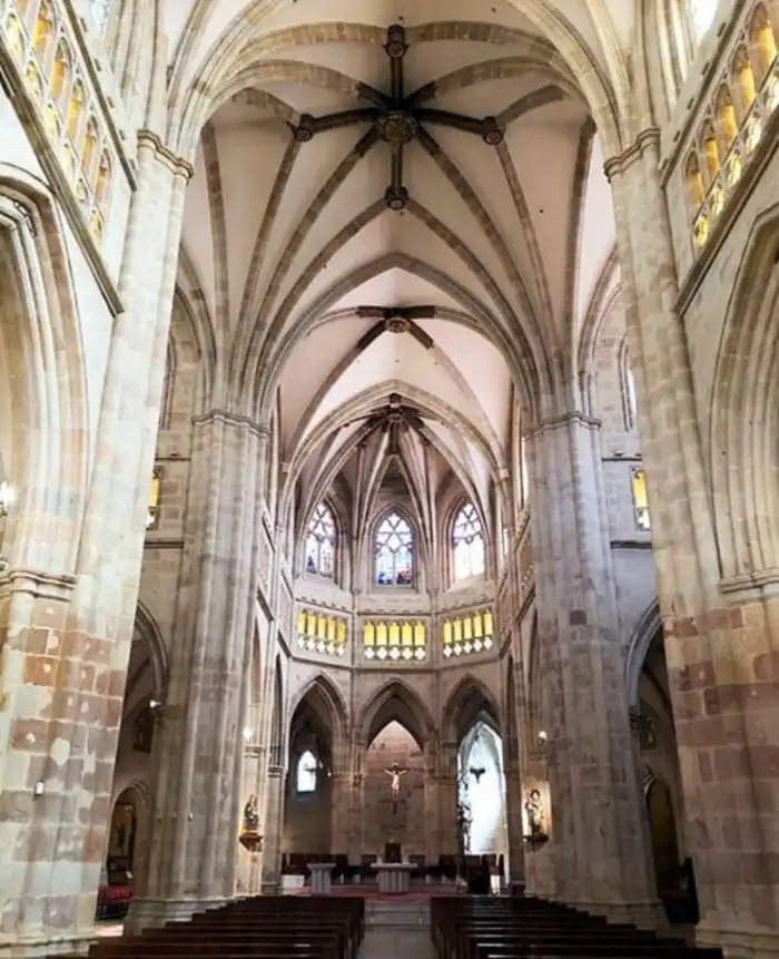 interior catedral basilica de santiago