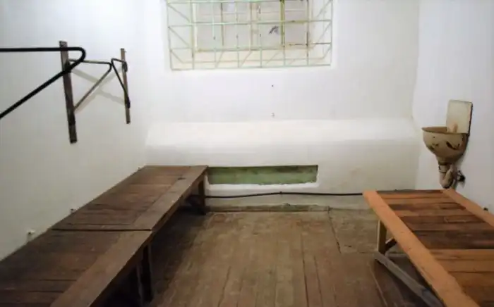 interior celdas-de-la-kgb