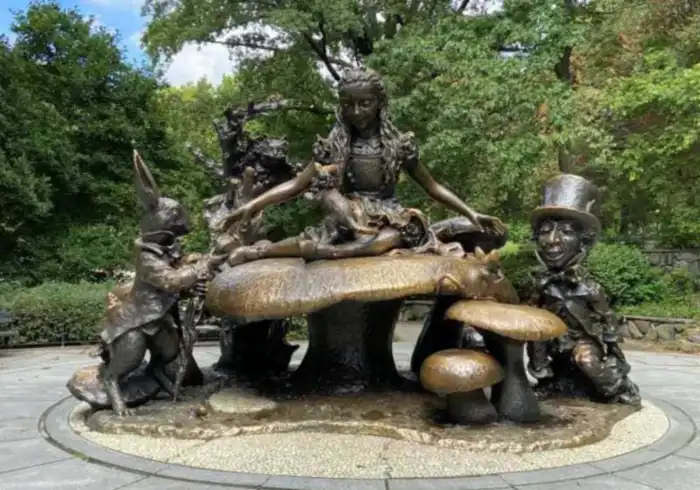 monumento alicia en el pais de las maravillas central park