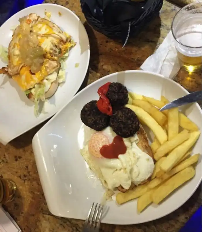 platos de comida en cerveceria morito