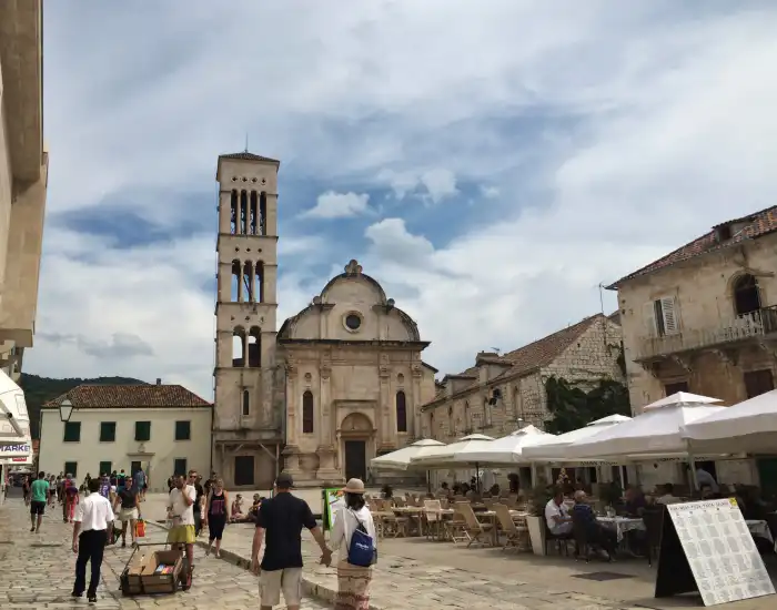 ciudad de hvar plaza centrica
