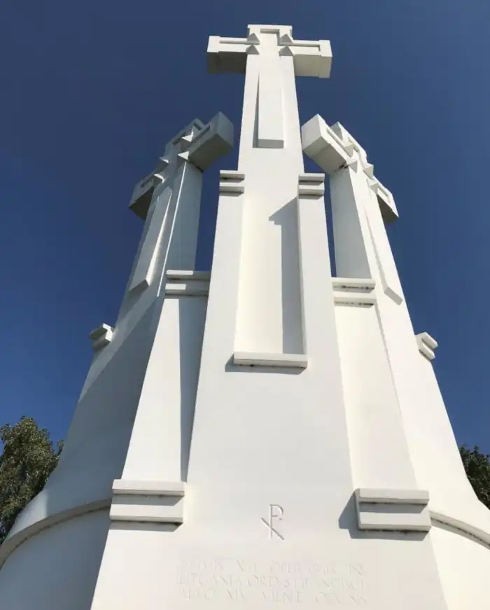 colina de las tres cruces