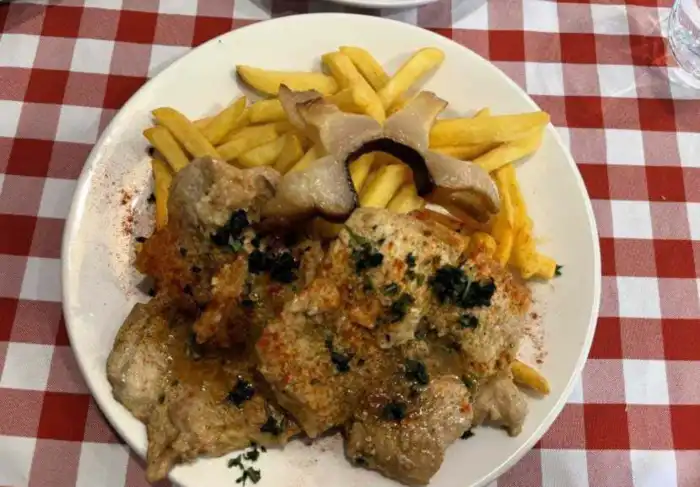 comida en el restaurante ildiko konyhaja