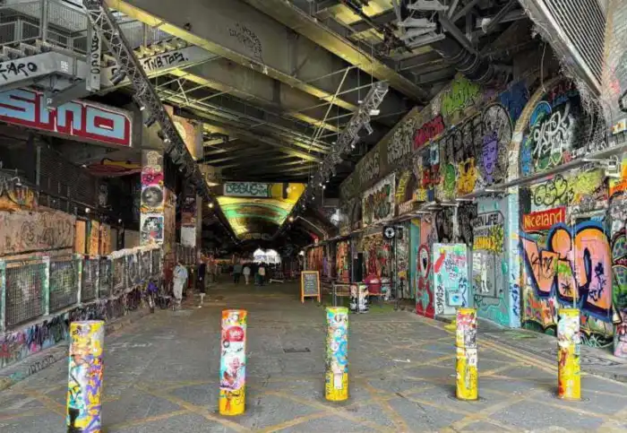 entrada al tunel de los grafitis en londres