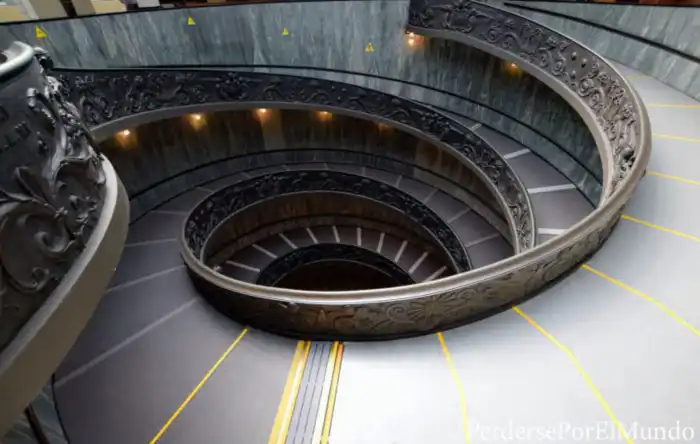 escalera helicoidal para salir de los museos vaticanos
