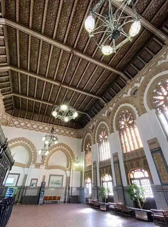 interior estacion de tren de toledo