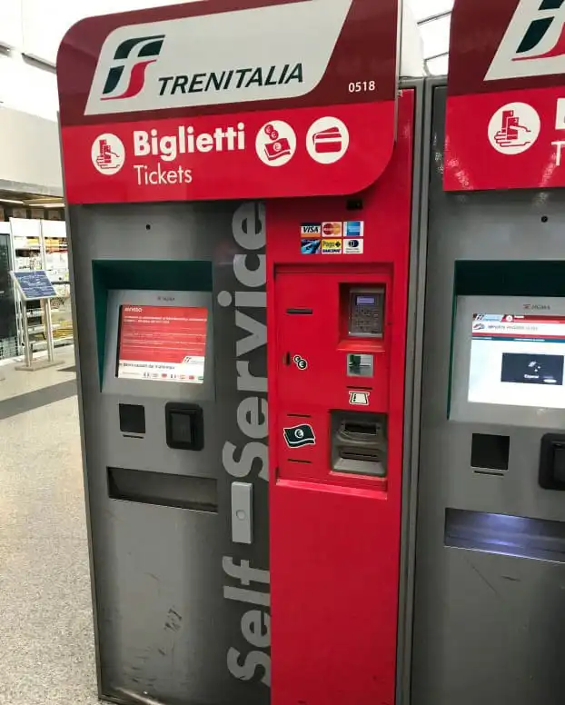 estacion de tren aeropuerto fiumicino en roma