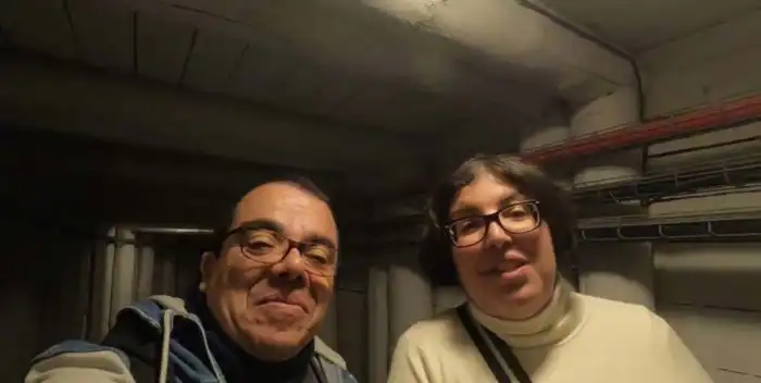 ana y victor de verviajando dentro de las minas de sal de Wieliczka en cracovia