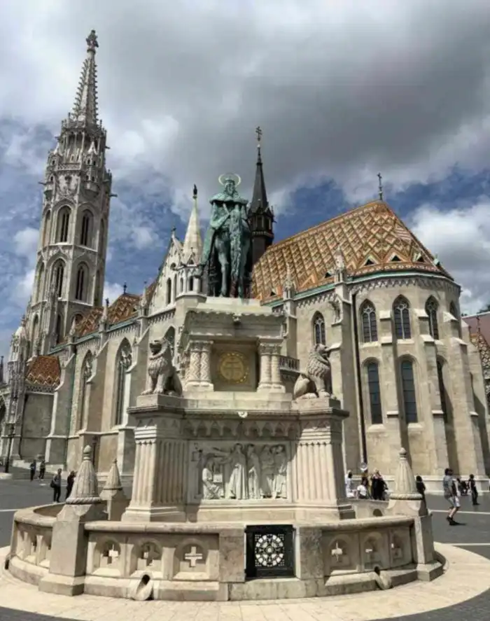 exterior de la iglesia de matias