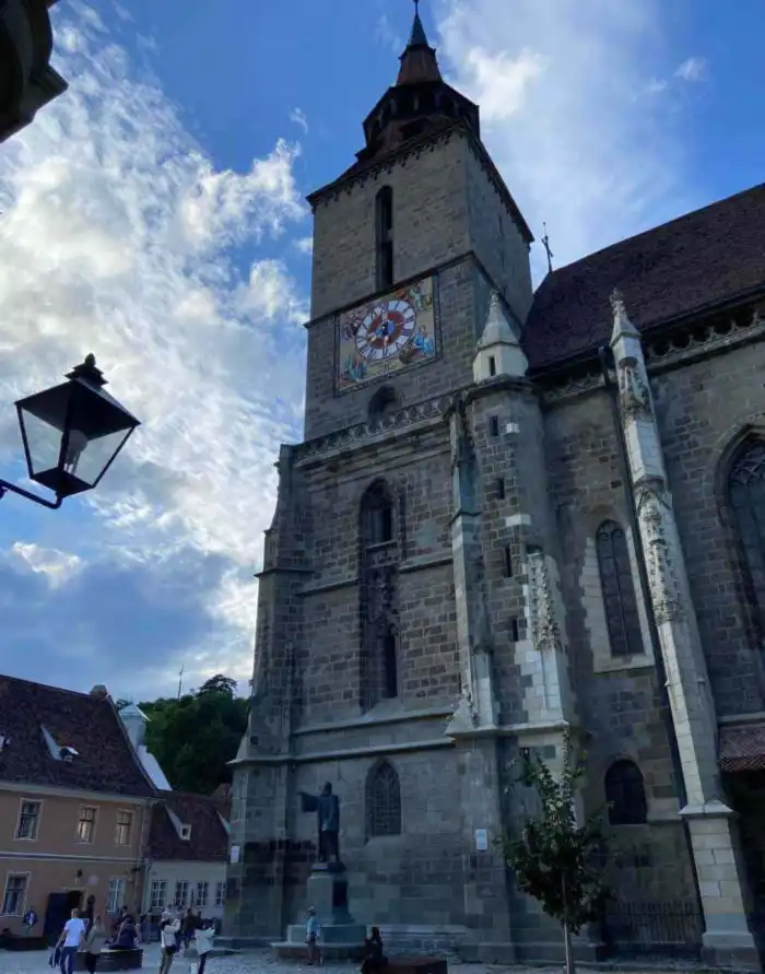 exterior de la iglesia negra