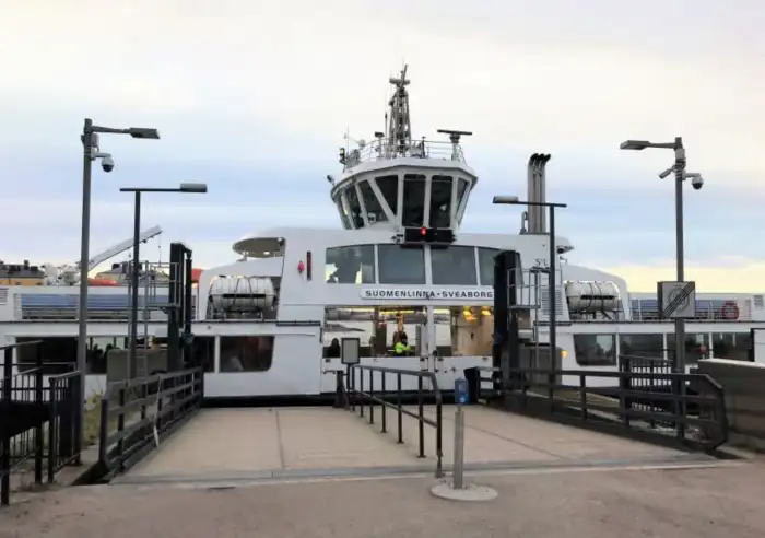 ferry hsl para llegar a soumenlinna