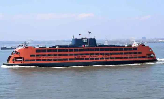 ferry staten island que pasa cerca de la estatua de la libertad