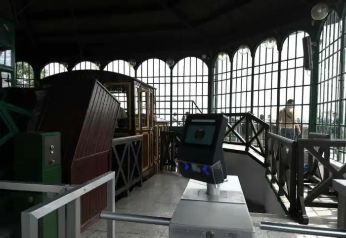 interior funicular de budapest