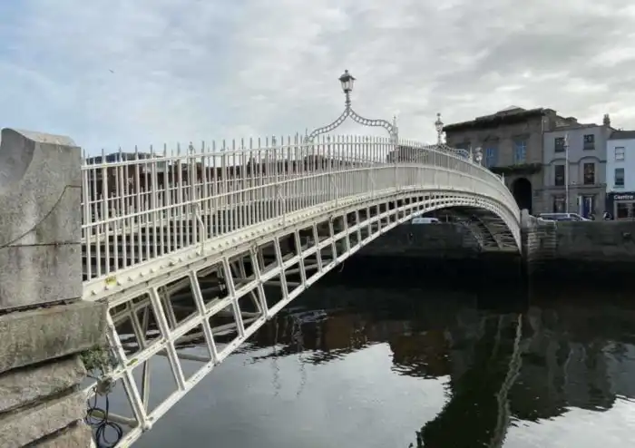 puente del medio penique en dublin