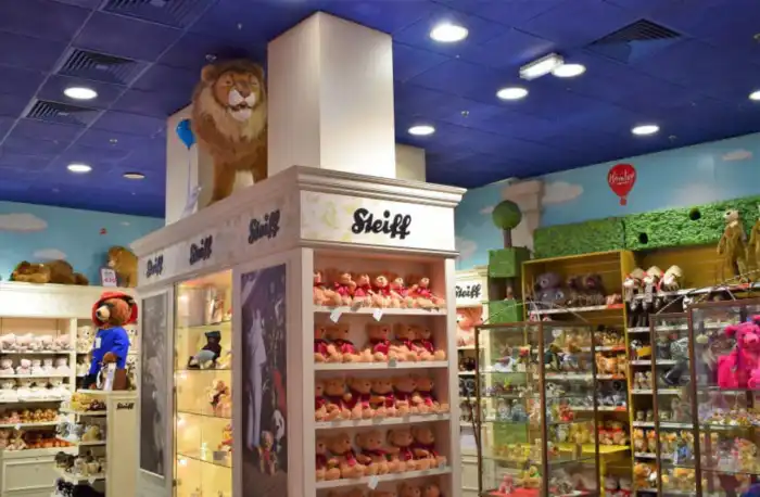 interior tienda hamleys
