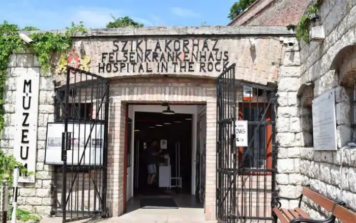 entrada hospital-en-la-roca