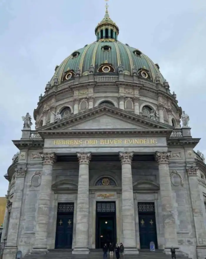 exterior iglesia de marmol copenhague