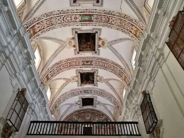 interior iglesia de san agustin o del santisimo sacramento en almagro