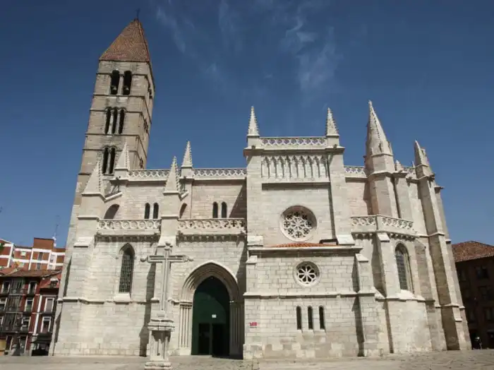 exterior iglesia de santa maria la antigua
