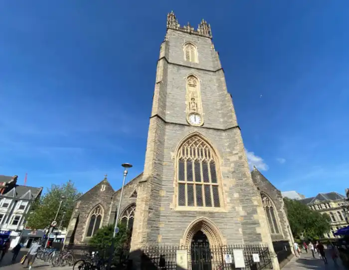 iglesia de st john en cardiff