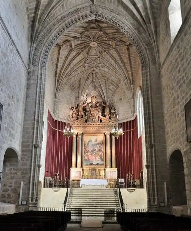interior iglesia del monasterio de yuste