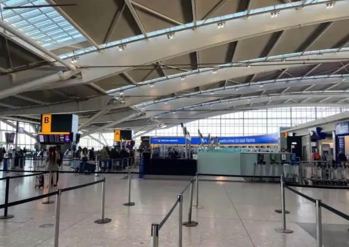 interior aeropuerto heathrow londres