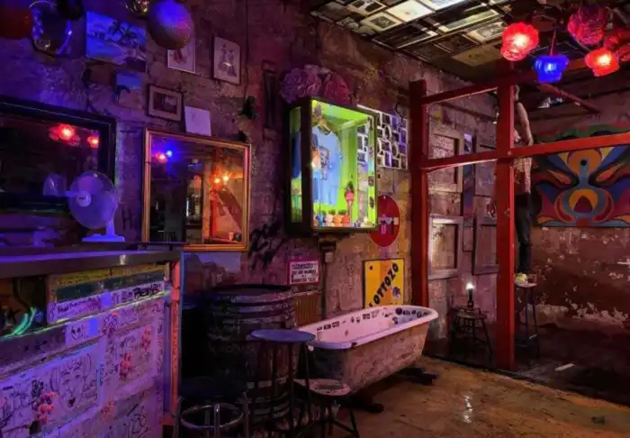 interior bar ruina szimpla