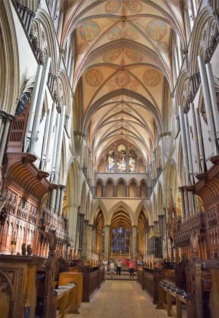 interior-catedral-de-salisbury
