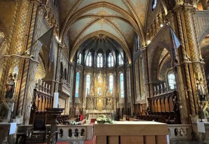 interior sala principal iglesia de matias