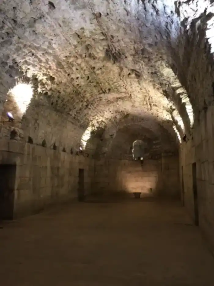 interior sotanos palacio diocleciano