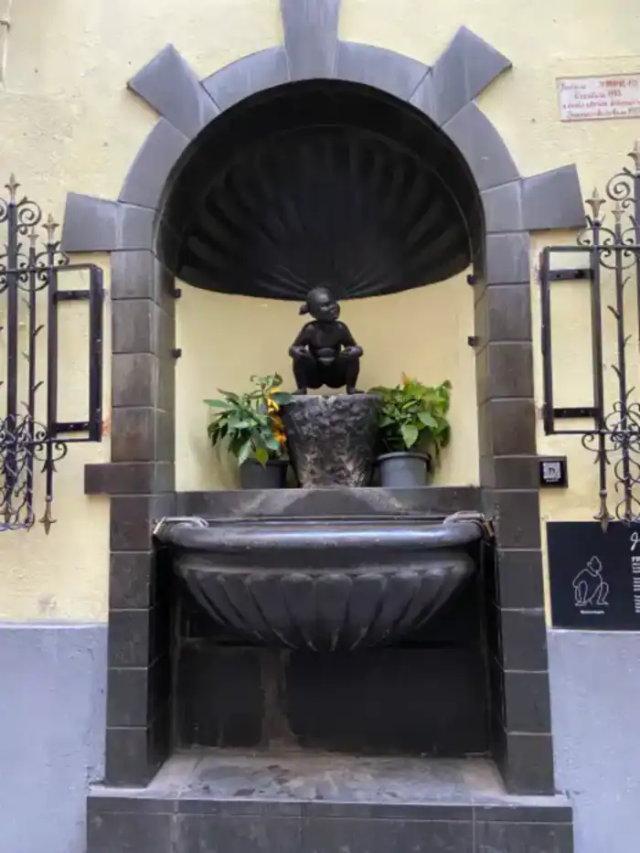 estatua jeanneke pis para ver en bruselas