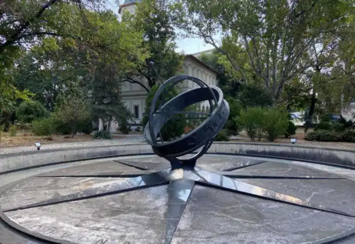 monumento kilometro cero de bucarest