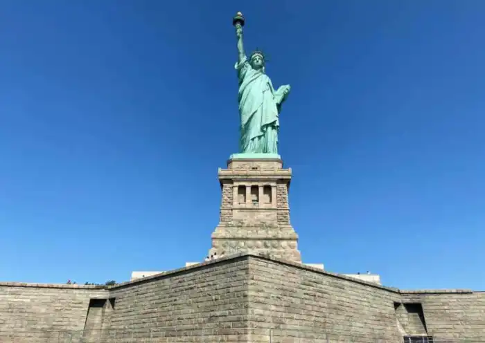 imagen de cerca de la estatua de la libertad