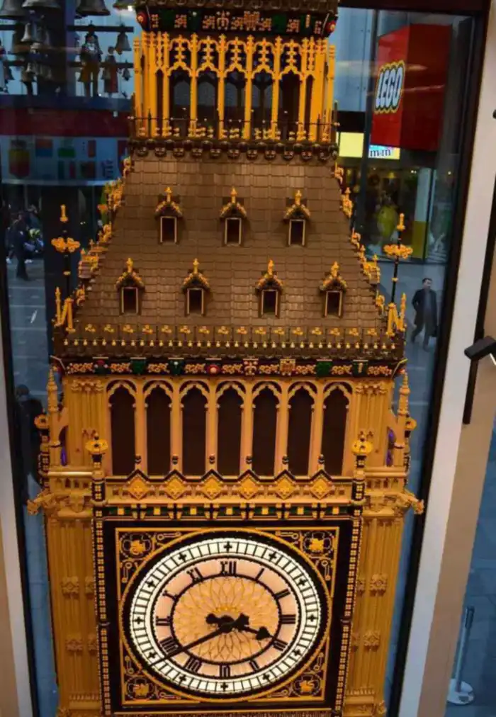 big ben hecho completamente de lego en la tienda de londres