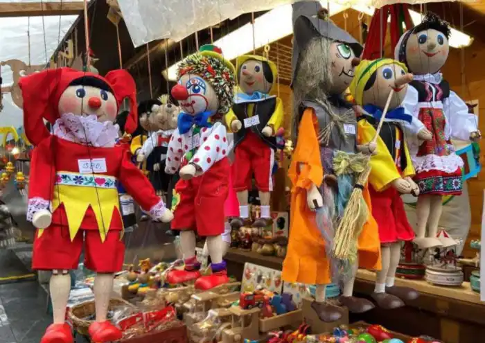 mercadillo plaza wenceslao en navidad