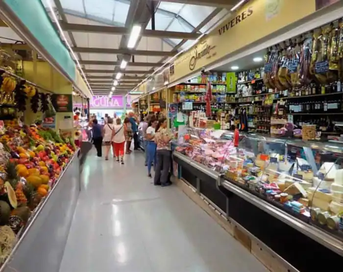 interior mercado-la-laguna