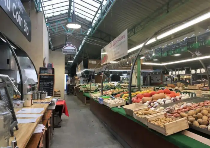 interior mercado marais en paris