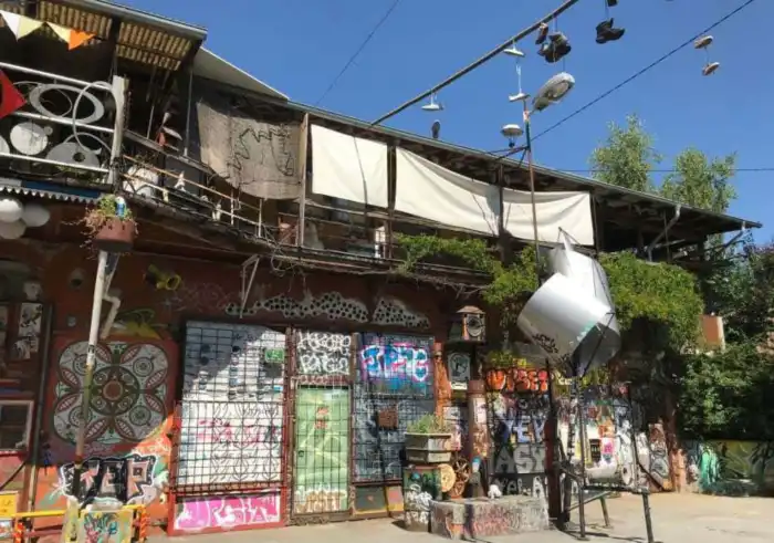 metelkova-mesto curioso barrio undergound