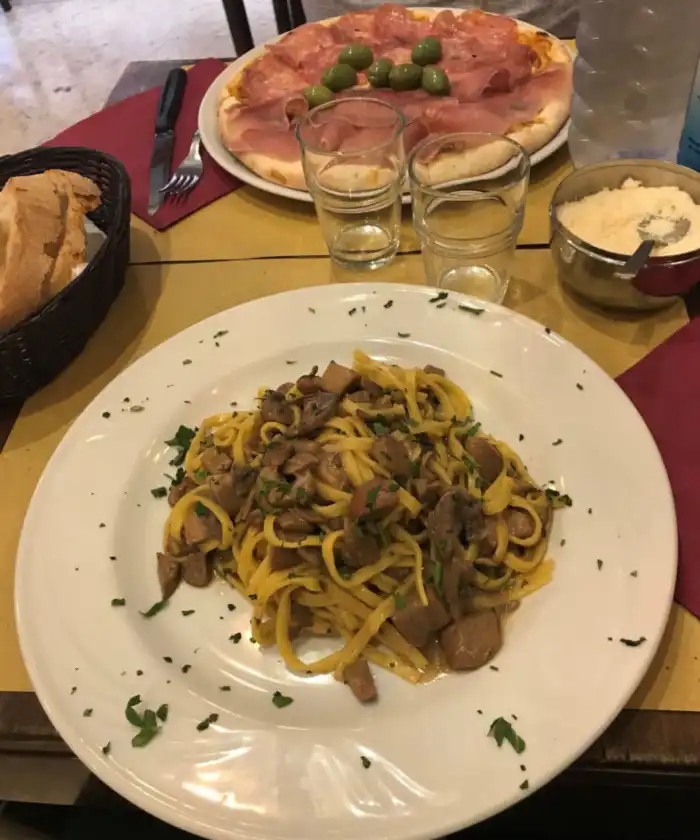 comida en miscellanea pub